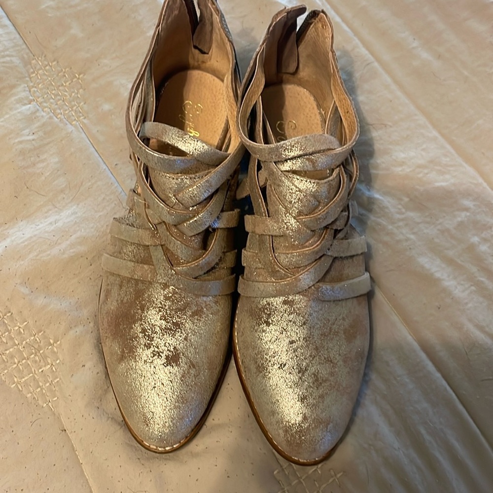 Seychelles, size 9 1/2, gold bootie